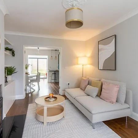 بيت ضيافة Guestready - Peaceful Retreat In Stillorgan دبلن