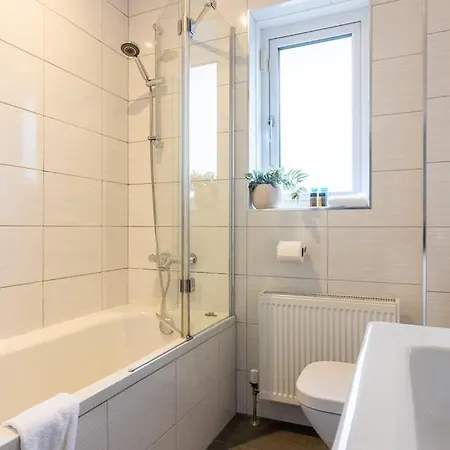 بيت ضيافة Guestready - Peaceful Retreat In Stillorgan